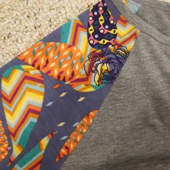 LULAROE Size M Grey with multi Print Sleeves Top - Picture 5 of 6